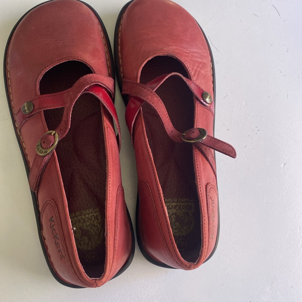 Kickers Leather Mary Jane Buckle Shoe Red Flats EU 41 US 9 Comfort Walking - Picture 11 of 14